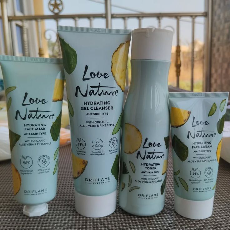 Hydrating Face Mask with Organic Aloe Vera & Pineapple